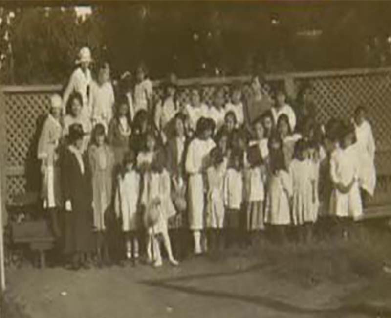 Group of students outside Coqualeetza Chilliwack School