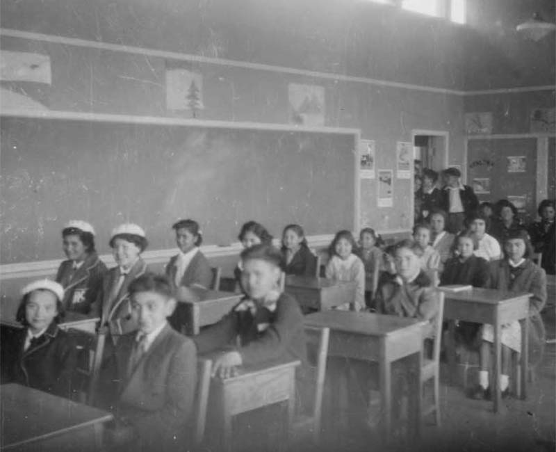Students sitting at desk in Kuperslans school