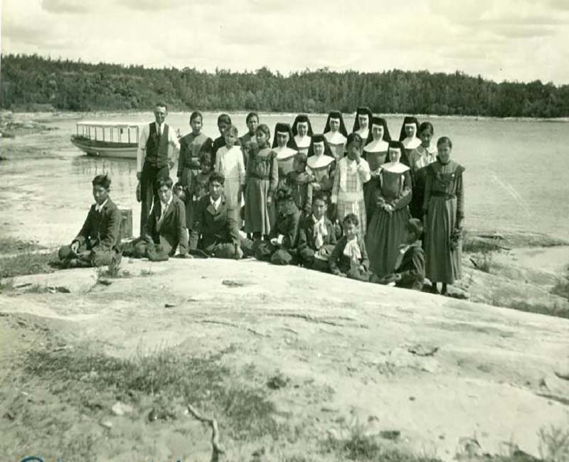 group of students and teachers outside by lake from Fort Alexander Pine Falls school