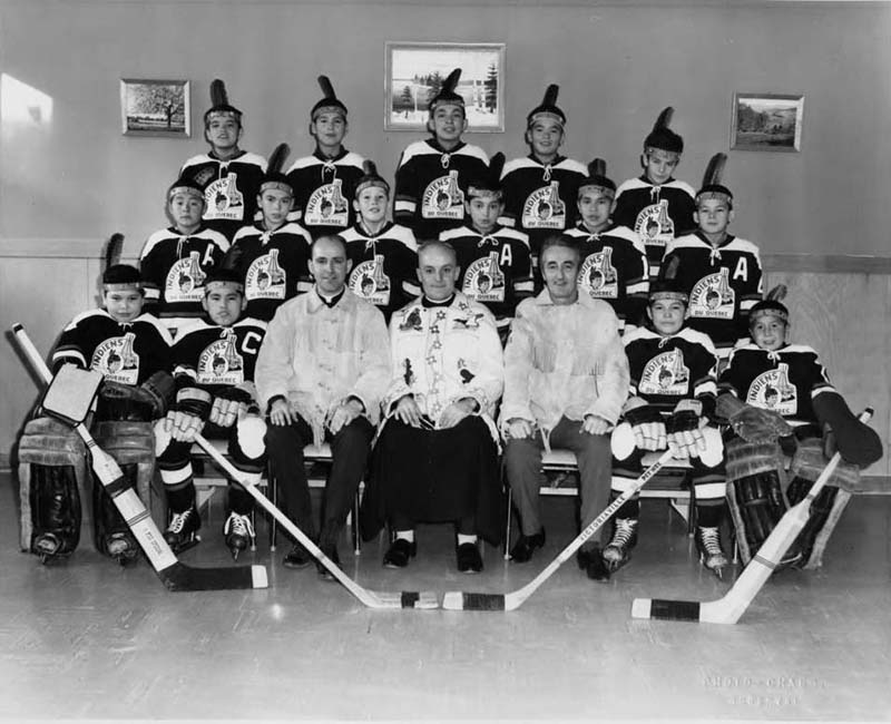 School hockey team photo from Pointe Bleue school