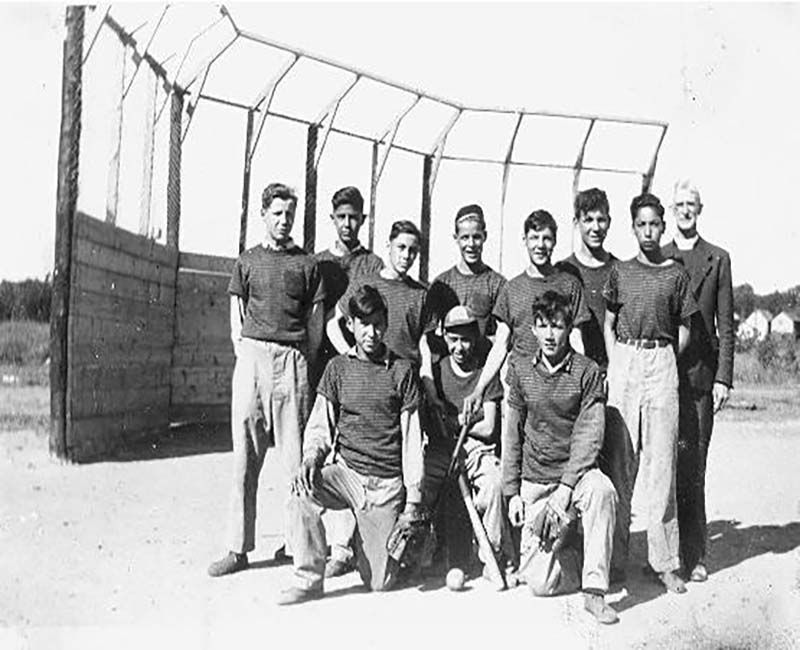 Shinwauk baseball team posing for photo